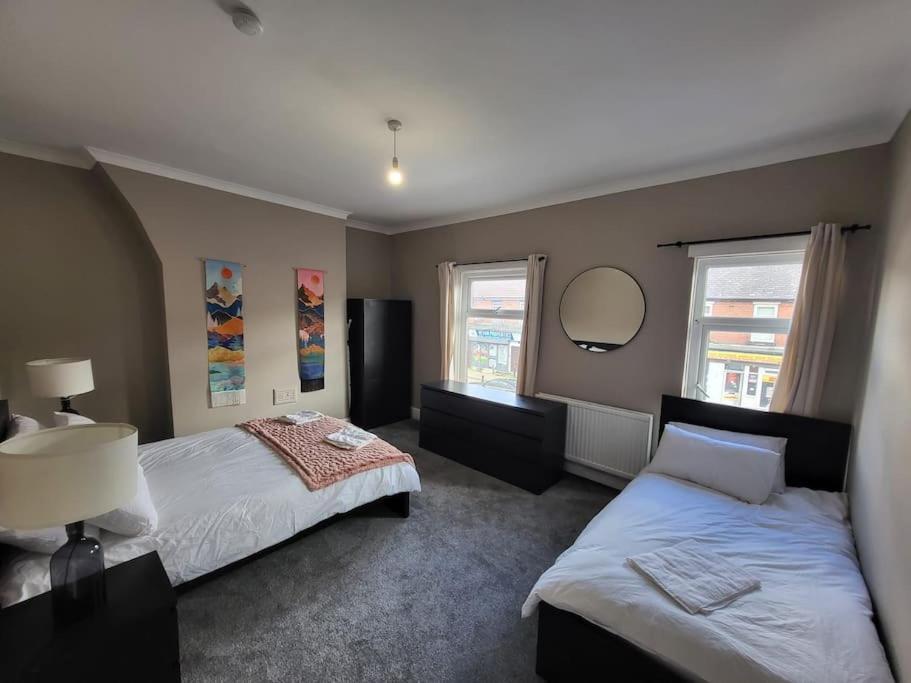 4 Bedroom House, 8 Min To City! 맨체스터 외부 사진